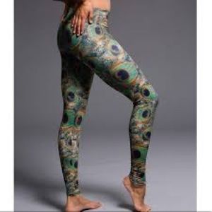 Onzie peacock leggings sz M/L